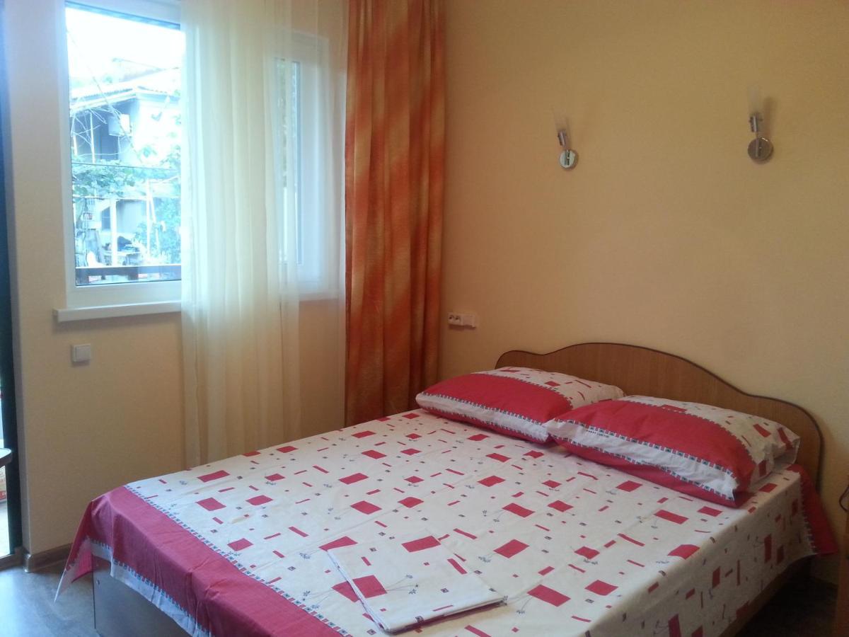 Guest House Yuzhnaya Palmira Pizunda Ngoại thất bức ảnh